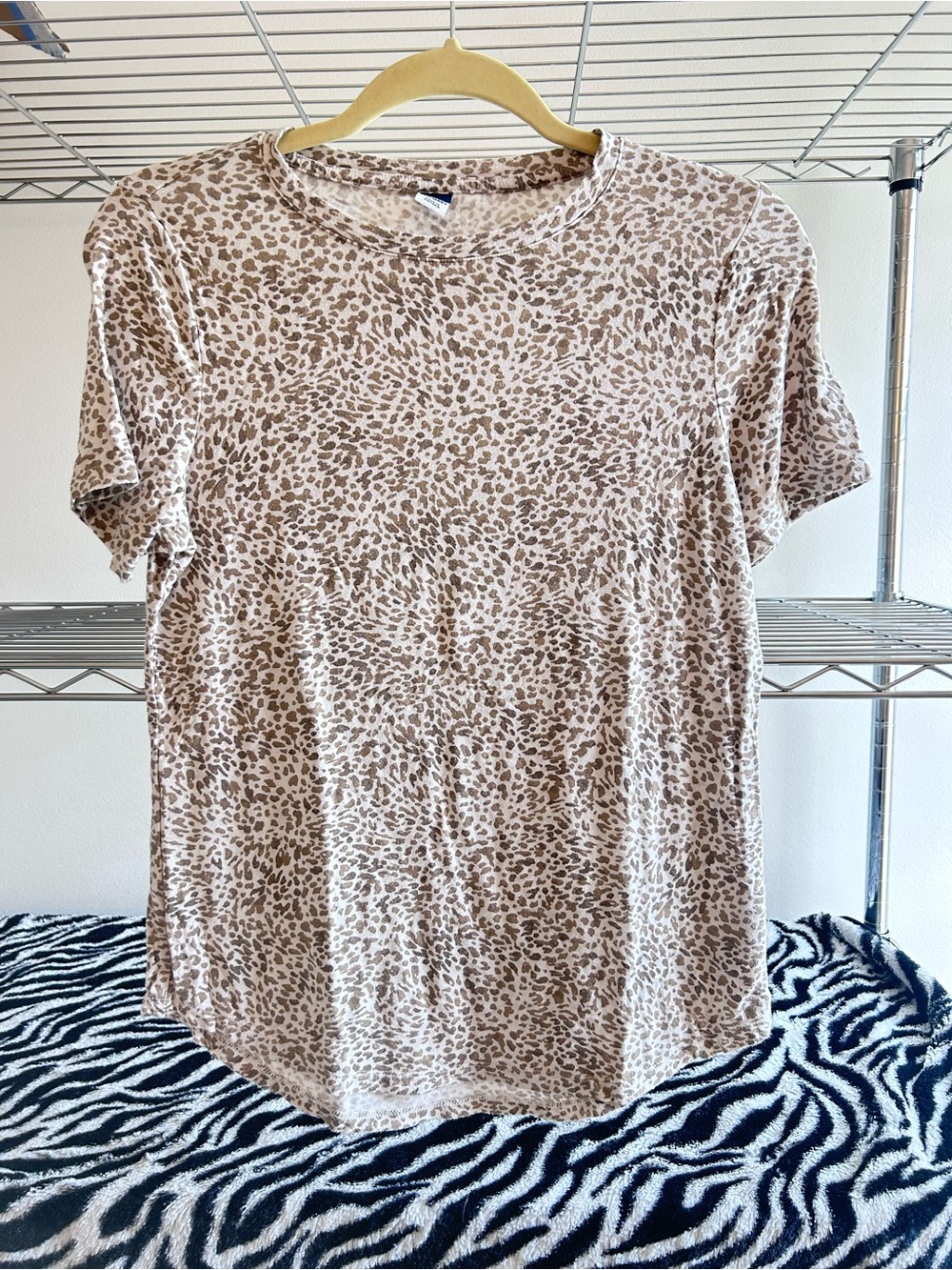 Old Navy Beige Leopard Print Short Sleeve Tee